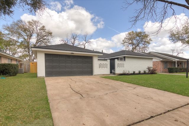 5822 Birchmont Drive, Houston, TX 77092