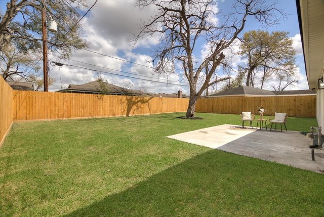 5822 Birchmont Drive, Houston, TX 77092