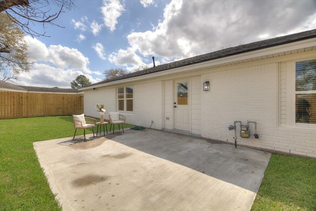 5822 Birchmont Drive, Houston, TX 77092