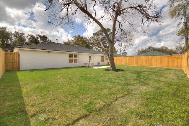 5822 Birchmont Drive, Houston, TX 77092