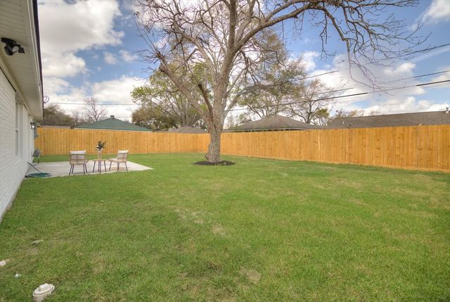 5822 Birchmont Drive, Houston, TX 77092