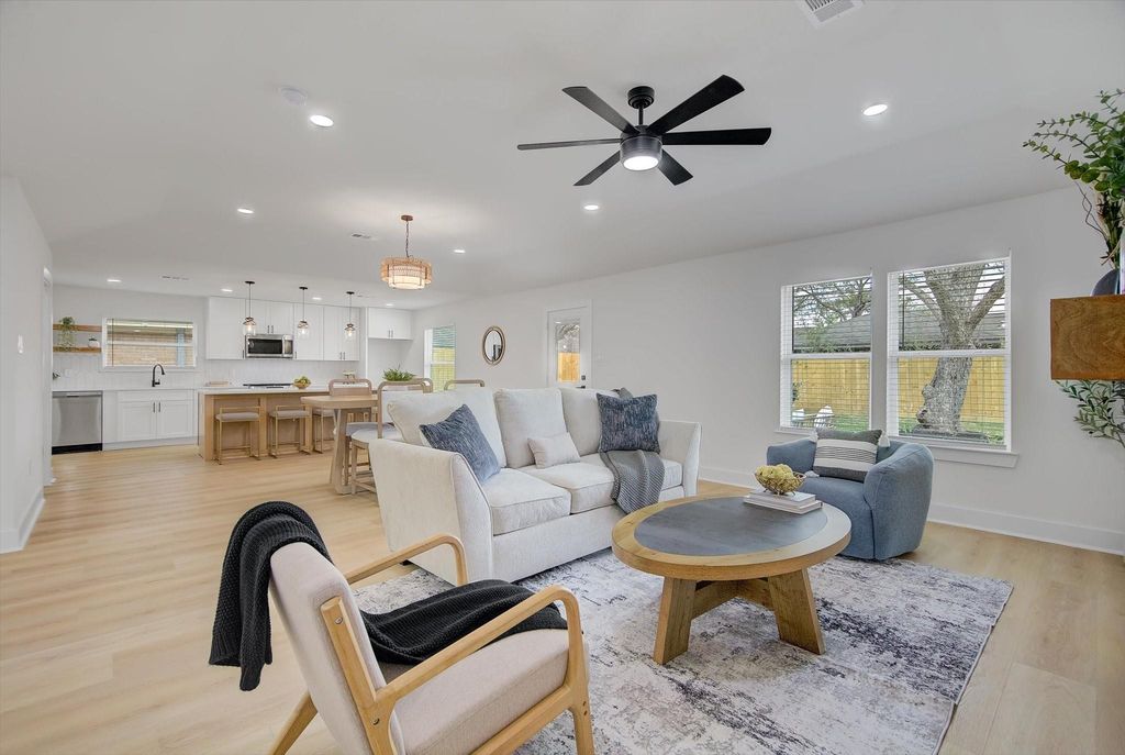 5822 Birchmont Drive, Houston, TX 77092