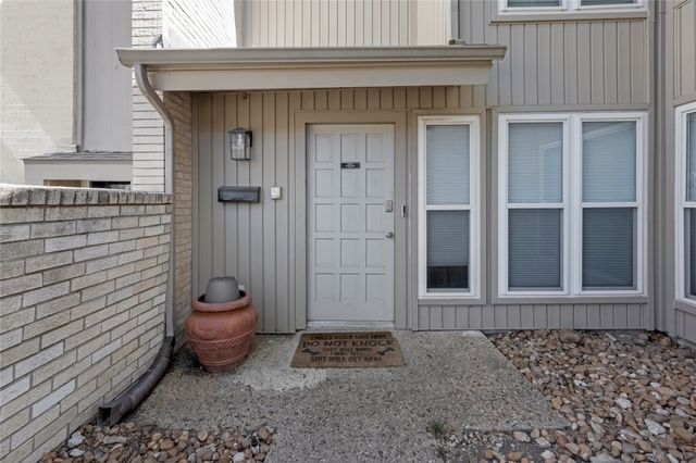2902 Country Place Circle, Carrollton, TX 75006