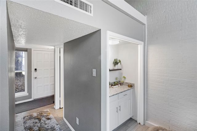2902 Country Place Circle, Carrollton, TX 75006