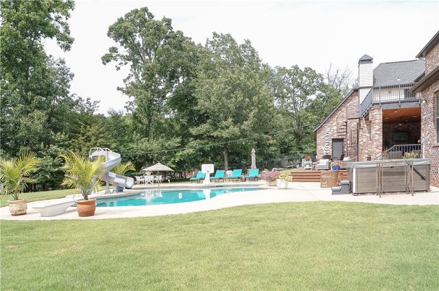 6006 W Kennedy Drive, Fayetteville, AR 72704
