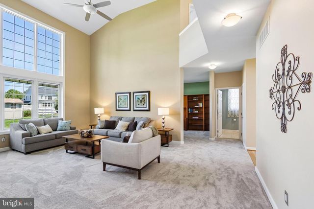 1096 LILY POND LN, Yardley, PA 19067