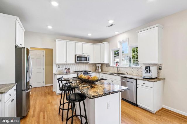 1096 LILY POND LN, Yardley, PA 19067