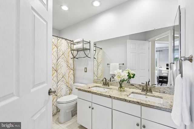 1096 LILY POND LN, Yardley, PA 19067