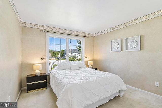 1096 LILY POND LN, Yardley, PA 19067