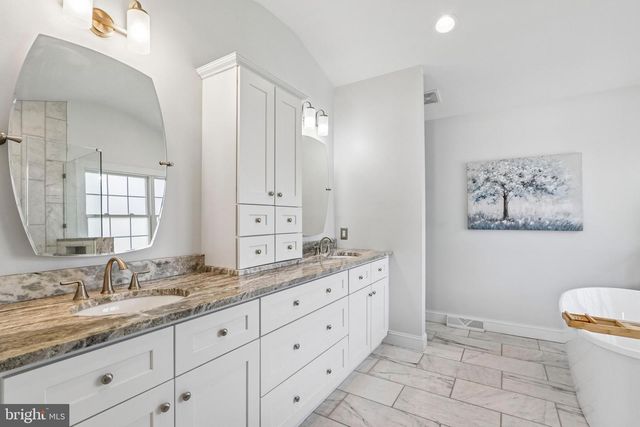 1096 LILY POND LN, Yardley, PA 19067