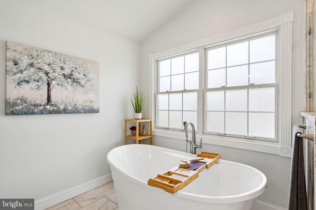 1096 LILY POND LN, Yardley, PA 19067