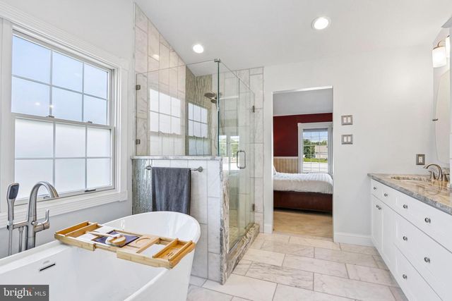 1096 LILY POND LN, Yardley, PA 19067