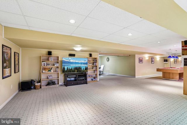 1096 LILY POND LN, Yardley, PA 19067