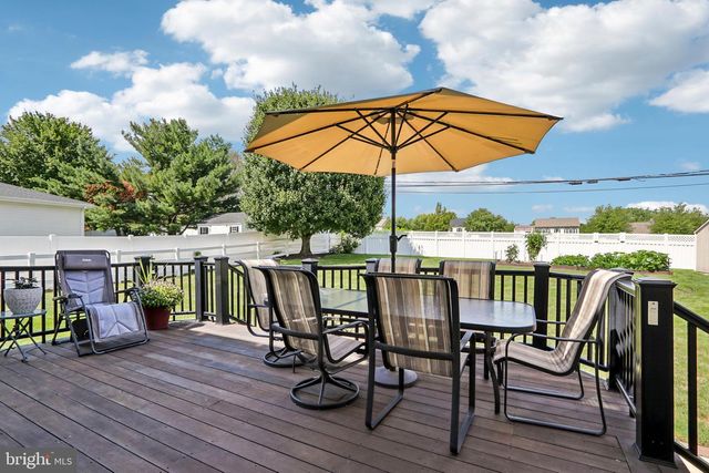 1096 LILY POND LN, Yardley, PA 19067