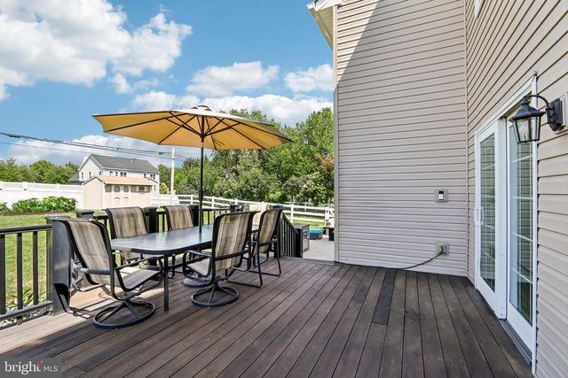 1096 LILY POND LN, Yardley, PA 19067