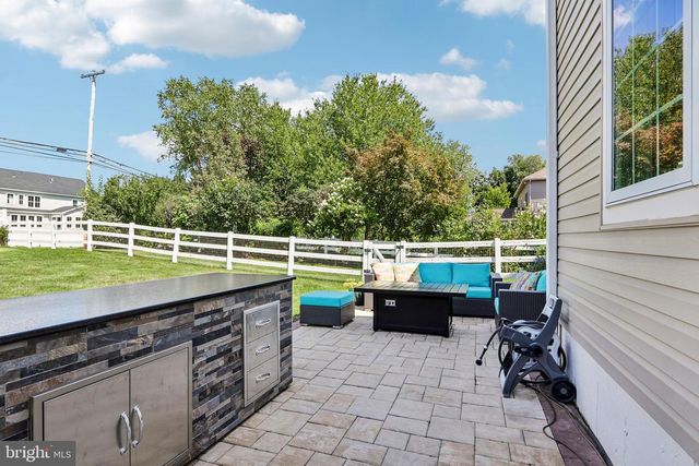 1096 LILY POND LN, Yardley, PA 19067