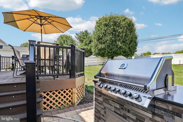 1096 LILY POND LN, Yardley, PA 19067