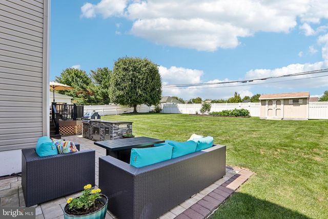 1096 LILY POND LN, Yardley, PA 19067
