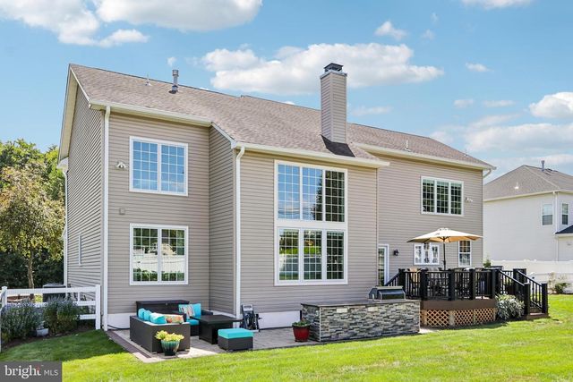 1096 LILY POND LN, Yardley, PA 19067