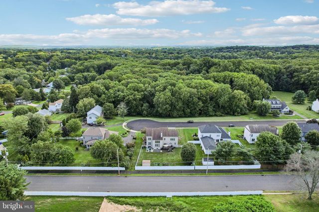 1096 LILY POND LN, Yardley, PA 19067