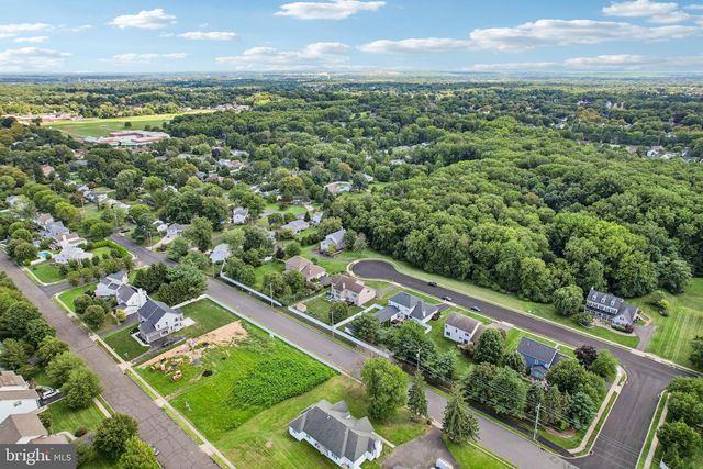 1096 LILY POND LN, Yardley, PA 19067