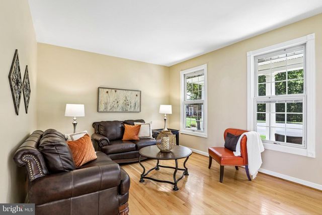 1096 LILY POND LN, Yardley, PA 19067