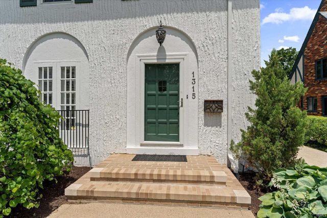 1315 E Wayne Street North Street, South Bend, IN 46615