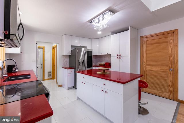 27 BRUNSWICK DR, Mount Pocono, PA 18344