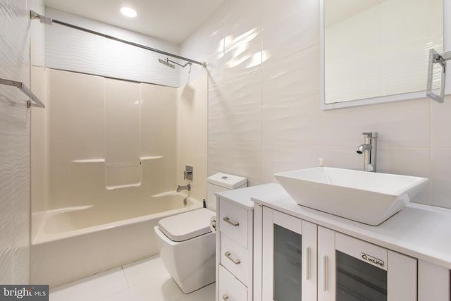 27 BRUNSWICK DR, Mount Pocono, PA 18344