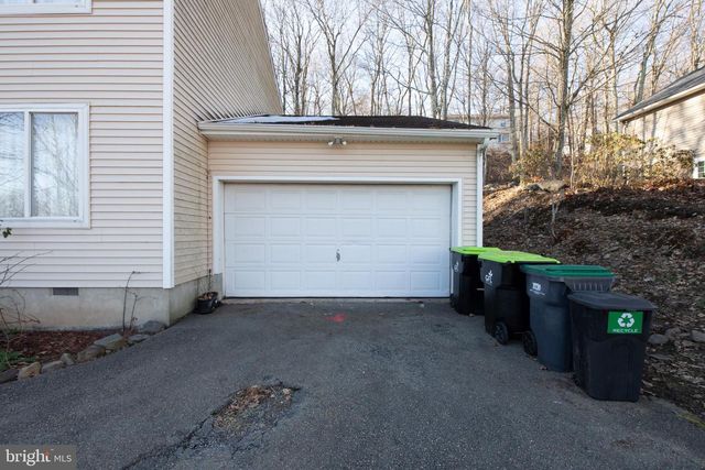 27 BRUNSWICK DR, Mount Pocono, PA 18344