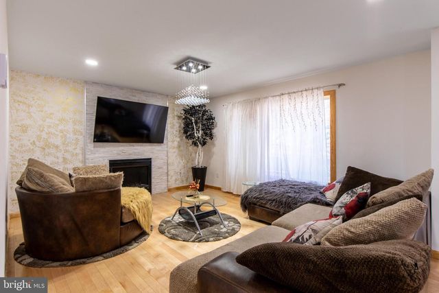 27 BRUNSWICK DR, Mount Pocono, PA 18344