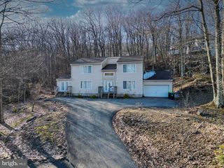 27 BRUNSWICK DR, Mount Pocono, PA 18344