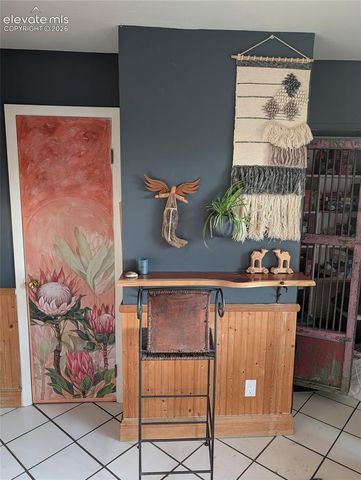 2953 Mesa Road B, Colorado Springs, CO 80904