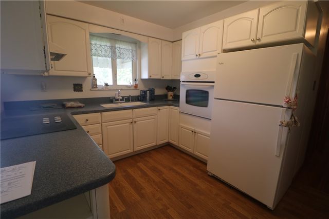 555 Fairway St, South Strabane, PA 15301