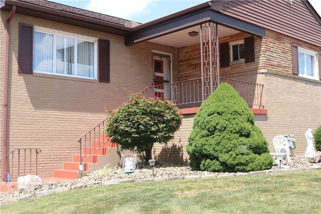 555 Fairway St, South Strabane, PA 15301