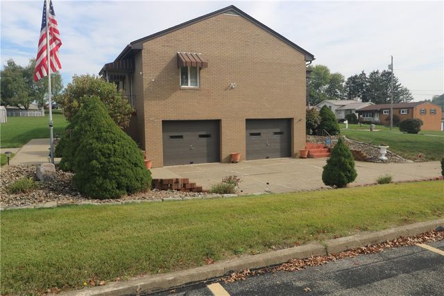 555 Fairway St, South Strabane, PA 15301