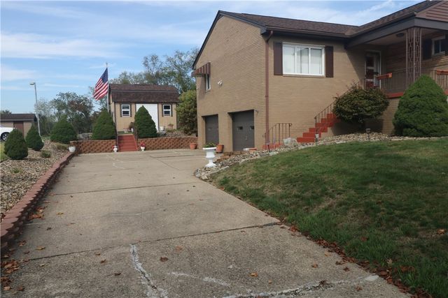 555 Fairway St, South Strabane, PA 15301