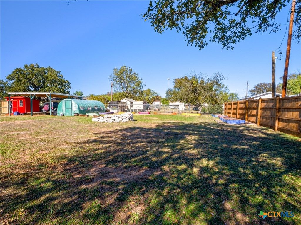 Image 11 of property listing at 301 E Castlebriar Drive, Granite Shoals, TX 78654