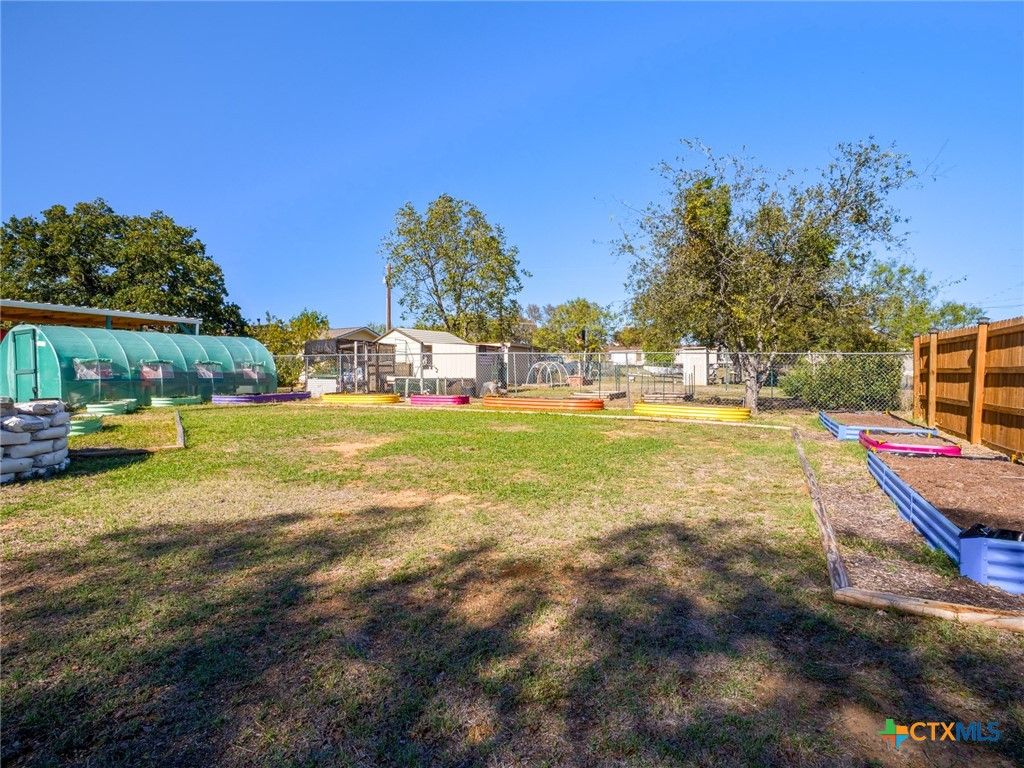 Image 12 of property listing at 301 E Castlebriar Drive, Granite Shoals, TX 78654