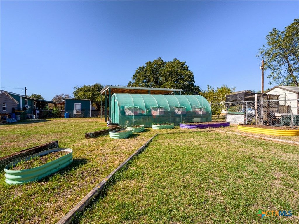 Image 13 of property listing at 301 E Castlebriar Drive, Granite Shoals, TX 78654