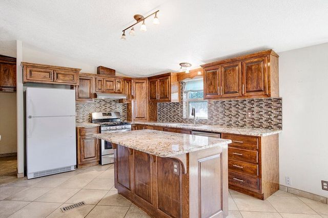 2713 Barcelona Road SW, Albuquerque, NM 87105