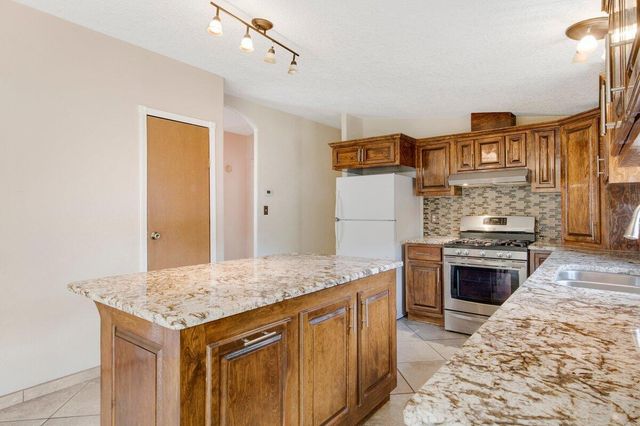 2713 Barcelona Road SW, Albuquerque, NM 87105