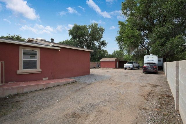 2713 Barcelona Road SW, Albuquerque, NM 87105
