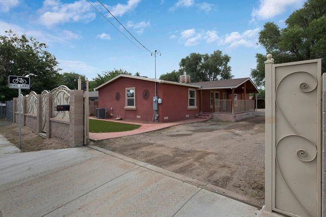 2713 Barcelona Road SW, Albuquerque, NM 87105