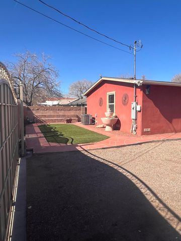 2713 Barcelona Road SW, Albuquerque, NM 87105