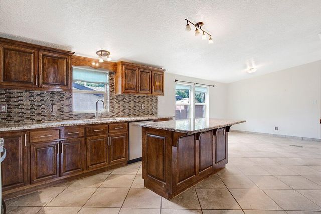 2713 Barcelona Road SW, Albuquerque, NM 87105