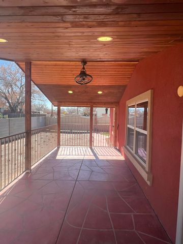 2713 Barcelona Road SW, Albuquerque, NM 87105