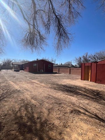 2713 Barcelona Road SW, Albuquerque, NM 87105