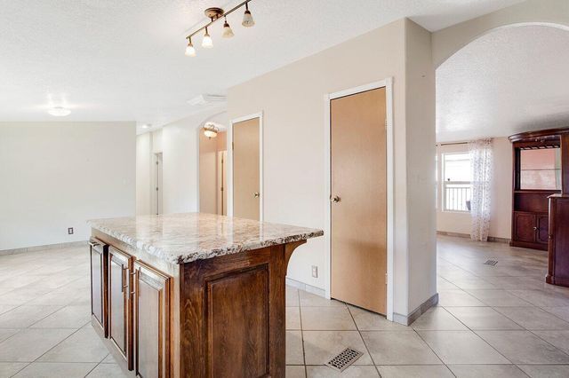 2713 Barcelona Road SW, Albuquerque, NM 87105