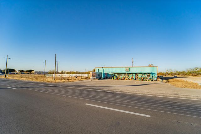 3402 W Walker Street, Breckenridge, TX 76424